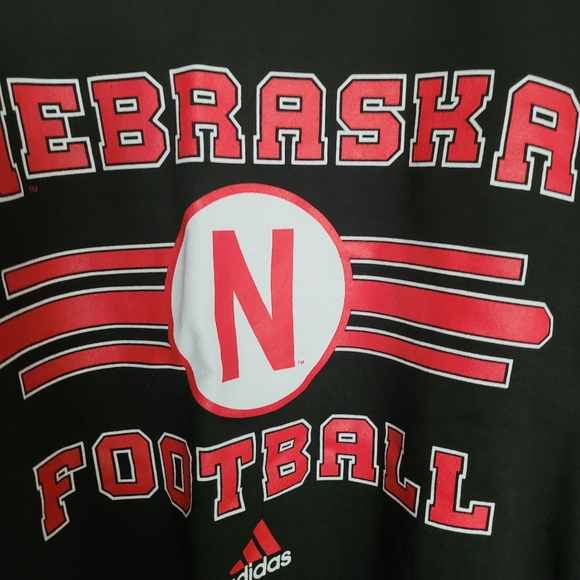 Men Size Medium Adidas Pullover Sweater Nebraska Football color Black - Picture 6 of 6